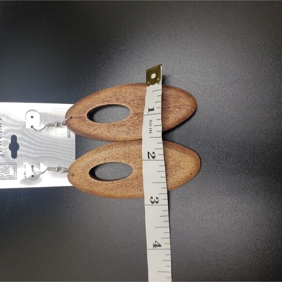 Light Brown hollowed earrings wood oval shape long boho style earrings - Picture 4 of 4